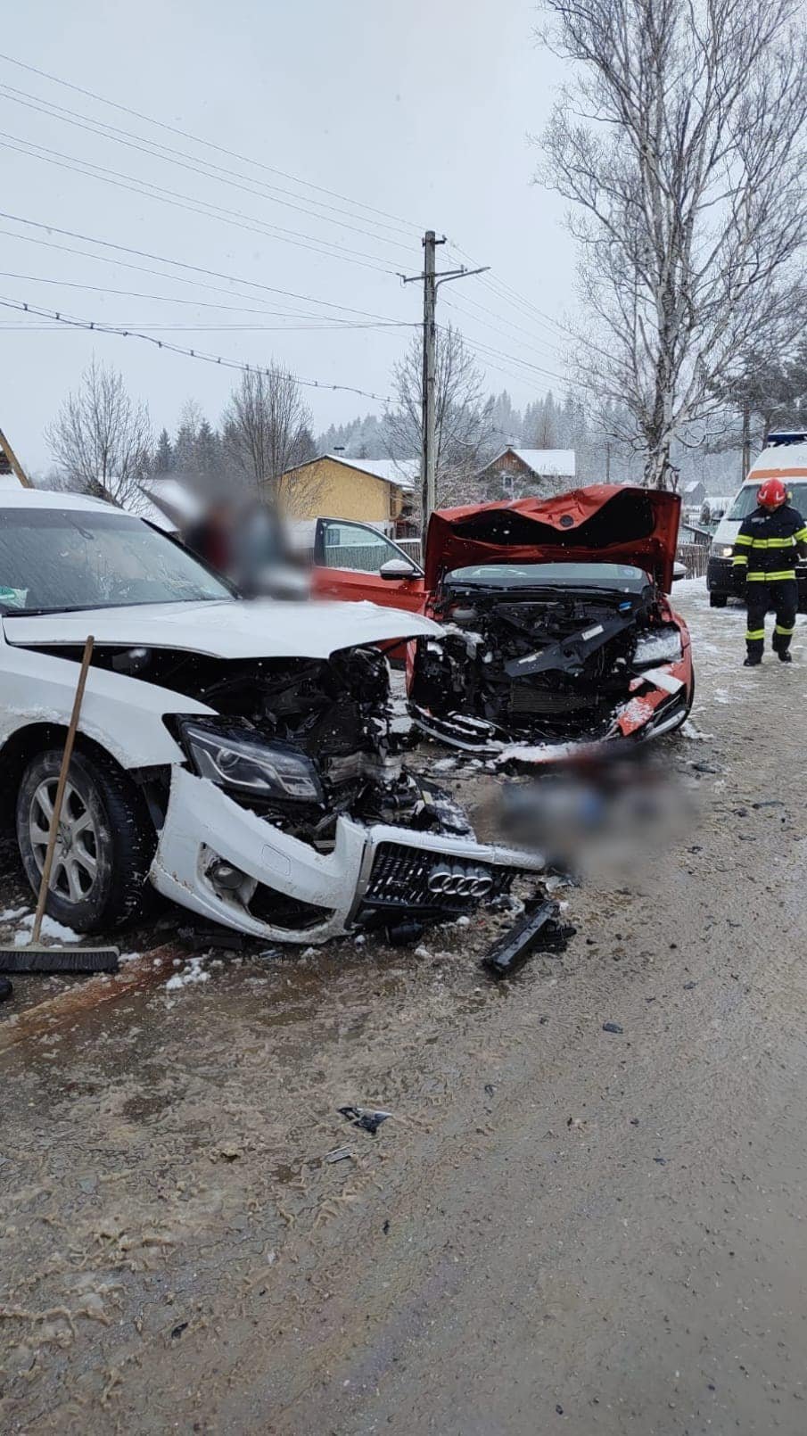 Șase persoane au fost implicate într-un accident cu două autoturisme, la Șaru Dornei 8830