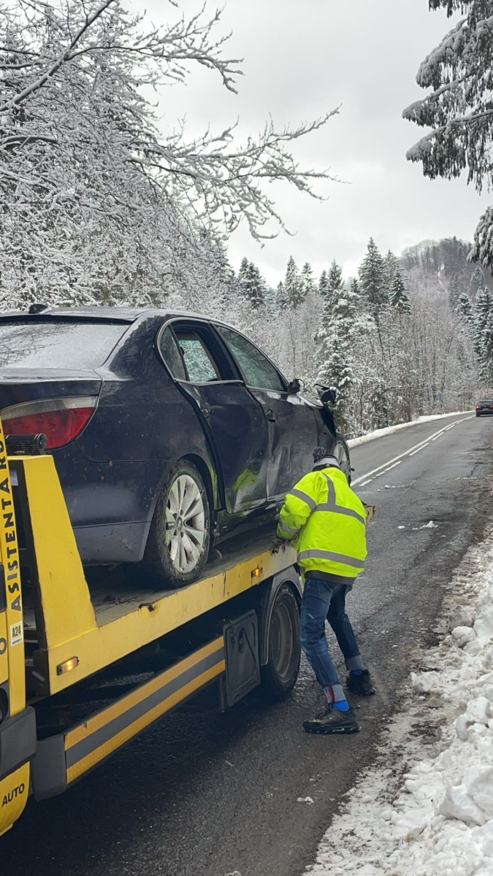 Șase persoane au fost implicate într-un accident cu două autoturisme, la Șaru Dornei 8836