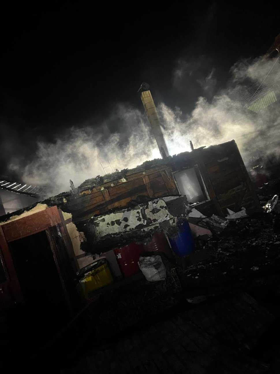 Un incendiu puternic a cuprins o gospodărie din Dolheștii Mici în toiul nopții 8843