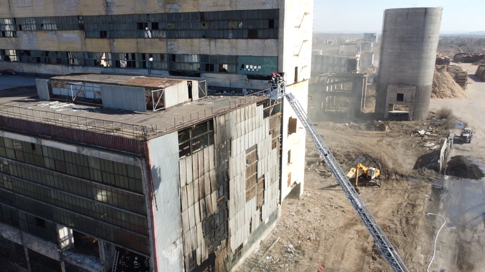 Incendiu la o clădire dezafectată din municipiul Suceava 8925