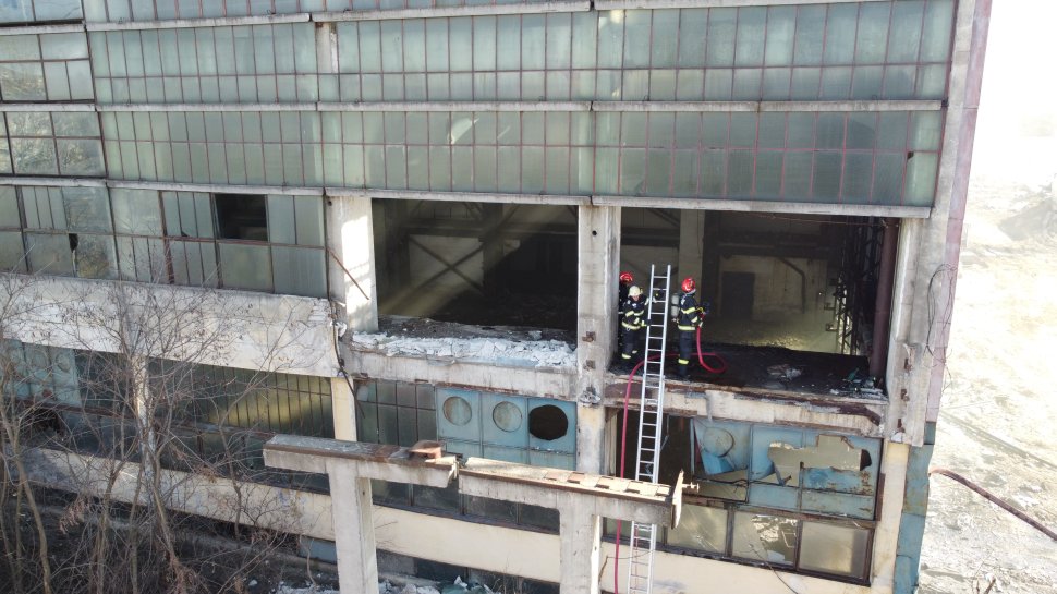 Incendiu la o clădire dezafectată din municipiul Suceava 8927