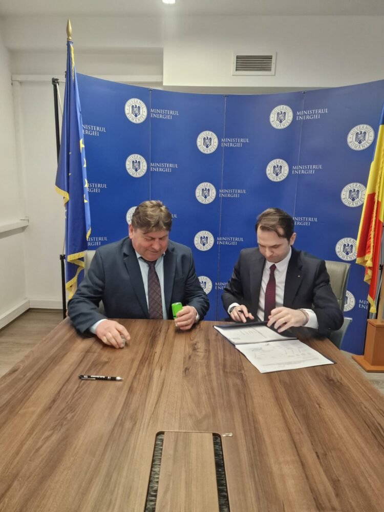 Pași importanți pentru dezvoltarea comunei Hănțești, proiectul pentru realizarea unui parc fotovoltaic a fost semnat semnat  8918