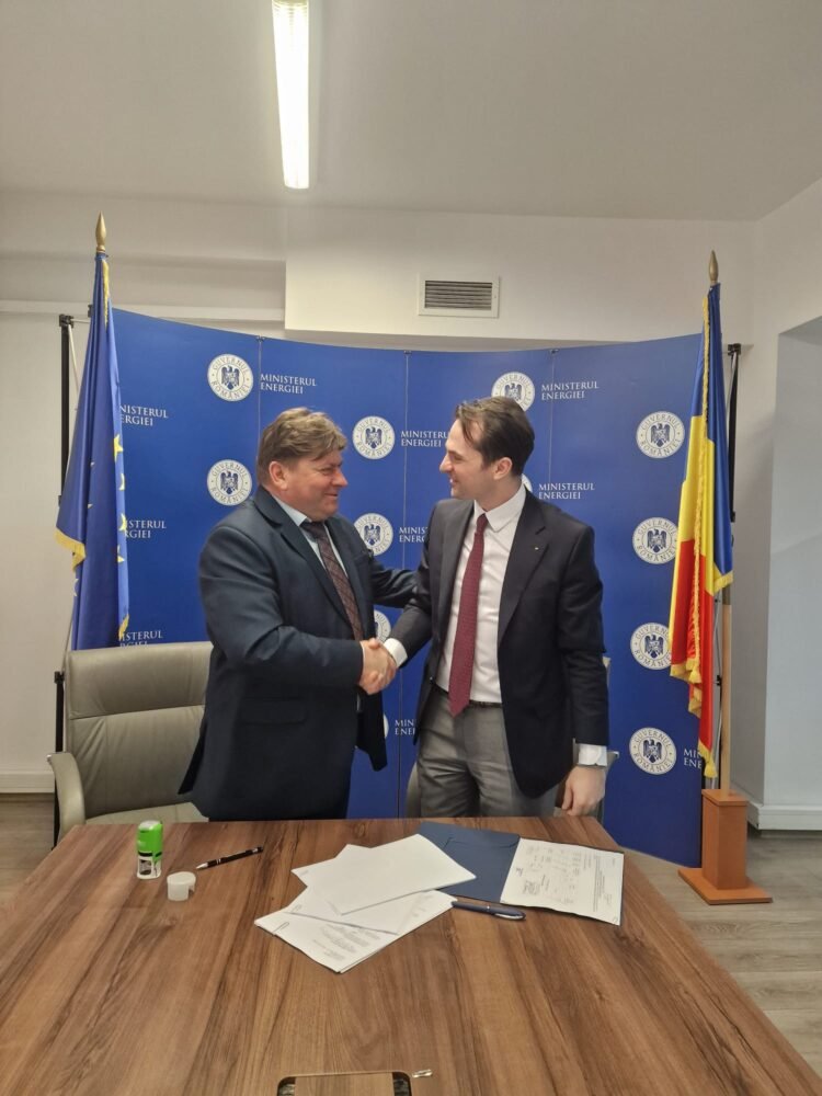 Pași importanți pentru dezvoltarea comunei Hănțești, proiectul pentru realizarea unui parc fotovoltaic a fost semnat semnat  8919