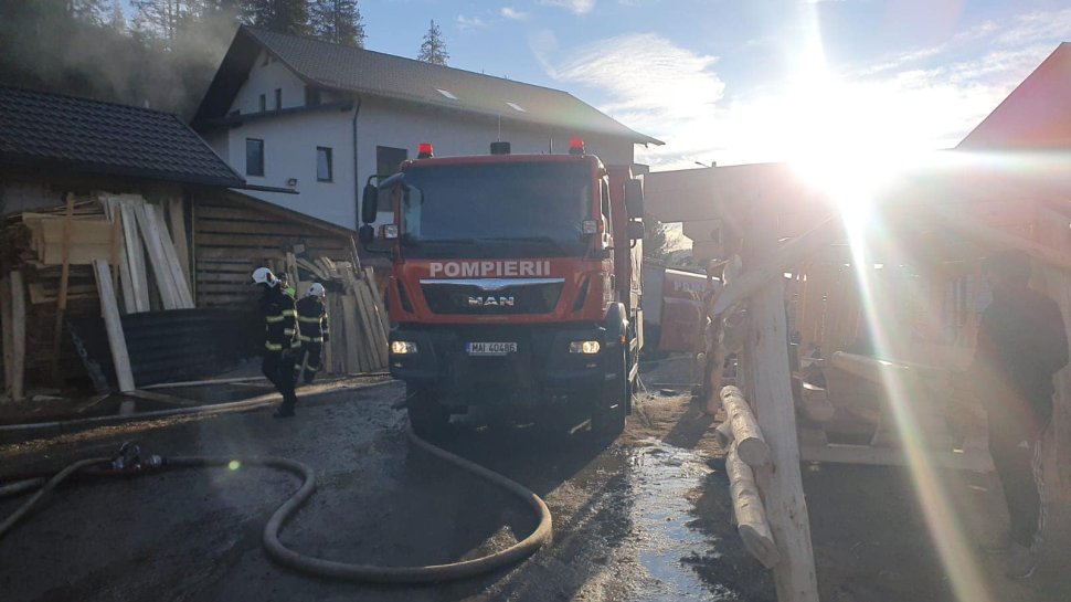 Gospodărie făcută scrum în Straja - pompierii au luptat ore întregi cu flăcările 8992