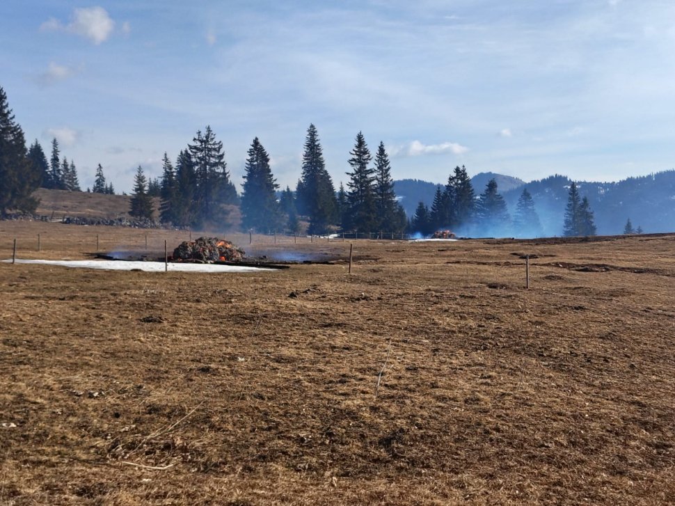 Intervenție dificilă la un incendiu izbucnit în cătunul Fluturica, din comuna Cârlibaba 9121