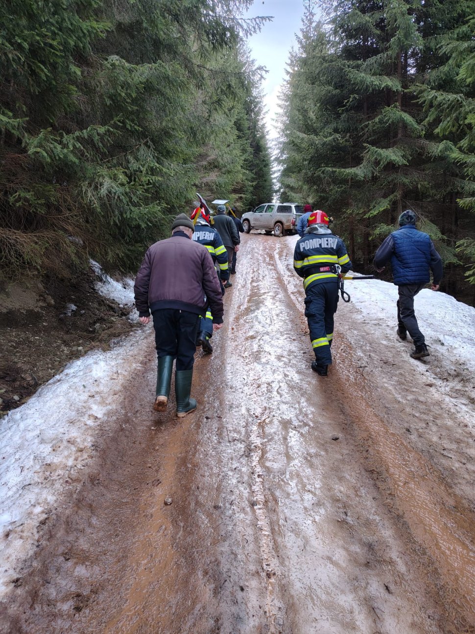 Intervenție dificilă la un incendiu izbucnit în cătunul Fluturica, din comuna Cârlibaba 9122