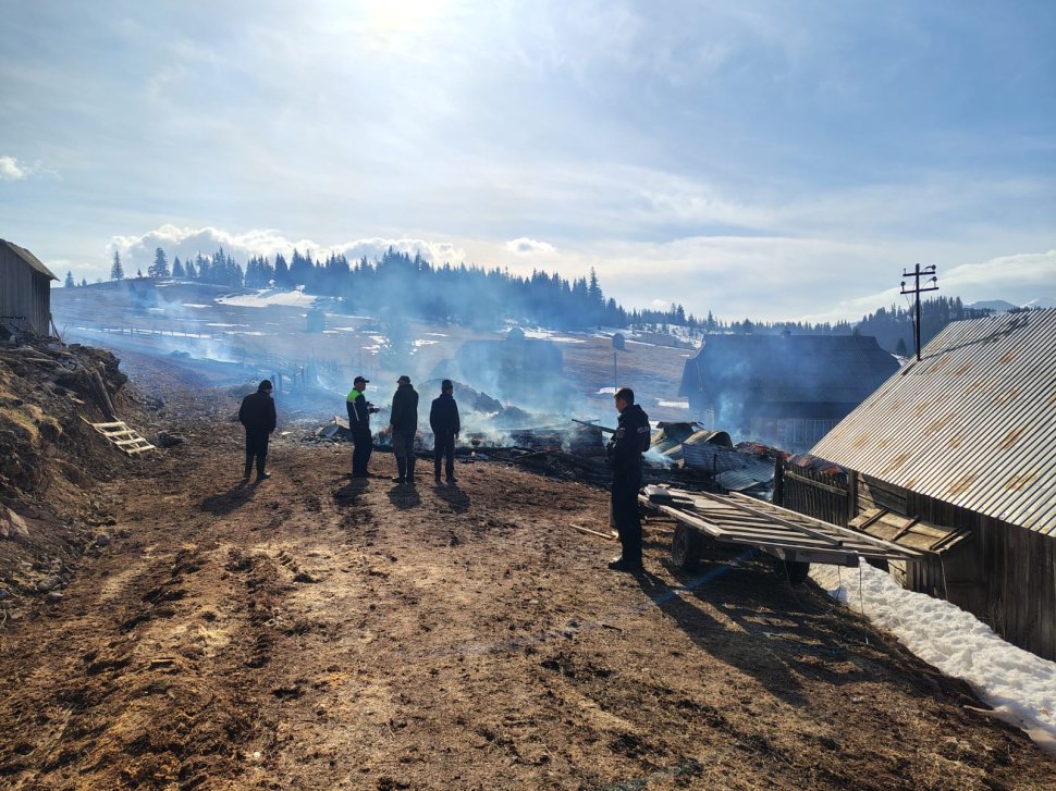 Intervenție dificilă la un incendiu izbucnit în cătunul Fluturica, din comuna Cârlibaba 9125