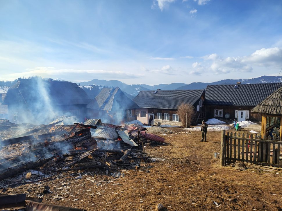 Intervenție dificilă la un incendiu izbucnit în cătunul Fluturica, din comuna Cârlibaba 9130