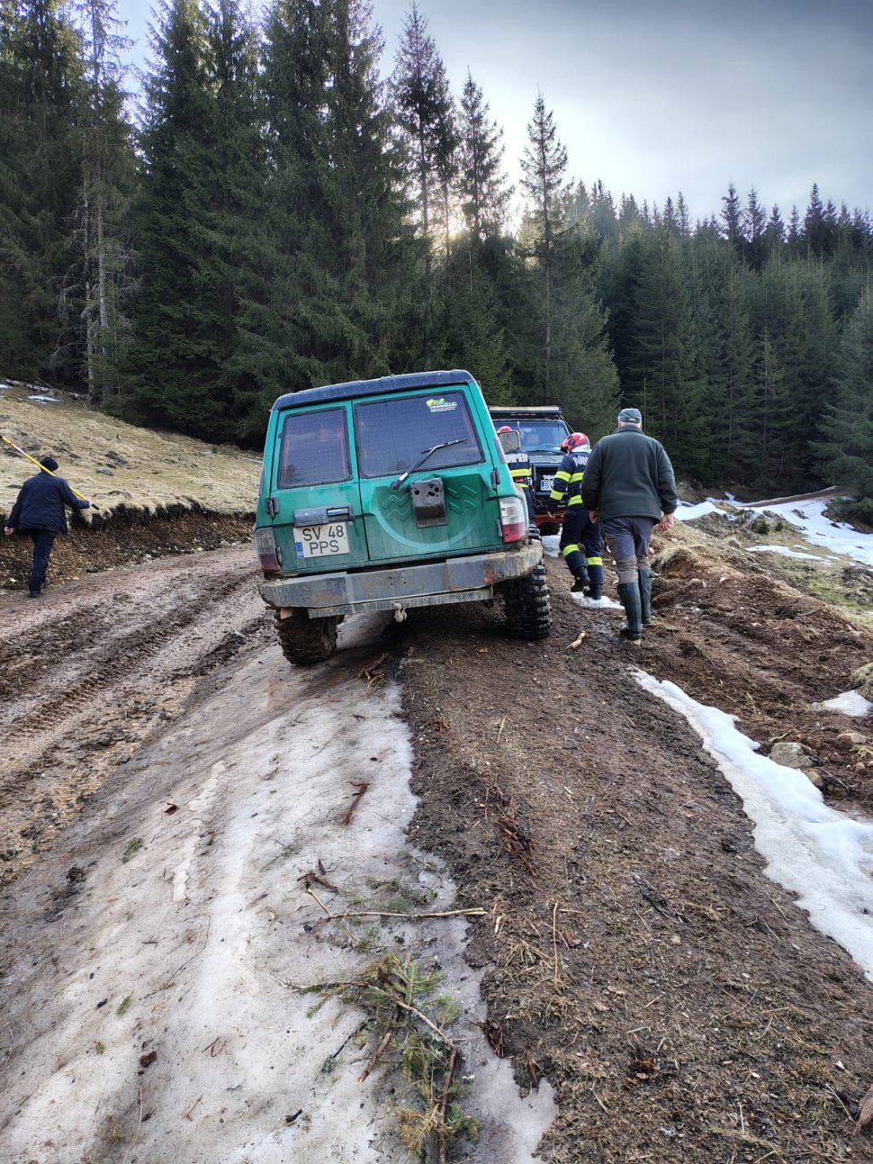 Intervenție dificilă la un incendiu izbucnit în cătunul Fluturica, din comuna Cârlibaba 9132