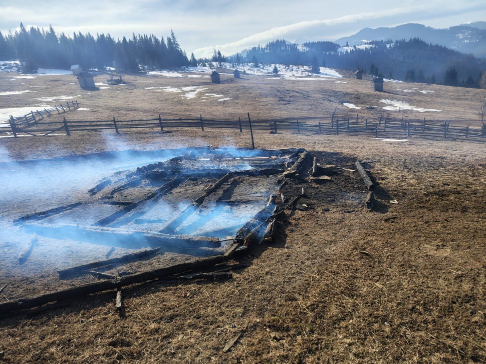 Intervenție dificilă la un incendiu izbucnit în cătunul Fluturica, din comuna Cârlibaba 9133