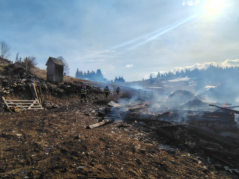 Intervenție dificilă la un incendiu izbucnit în cătunul Fluturica, din comuna Cârlibaba 9136