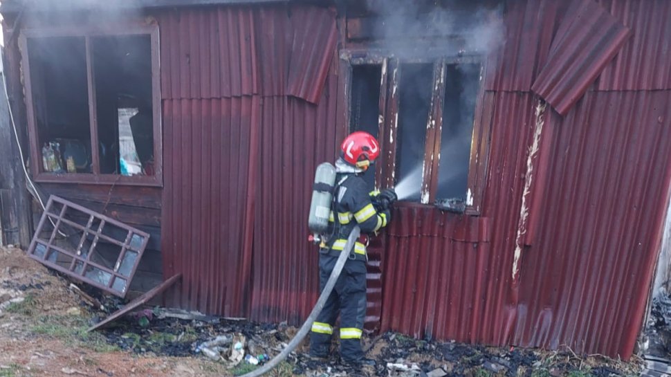 Un bărbat și-a dat foc la casă, la Capu Câmpului 9390