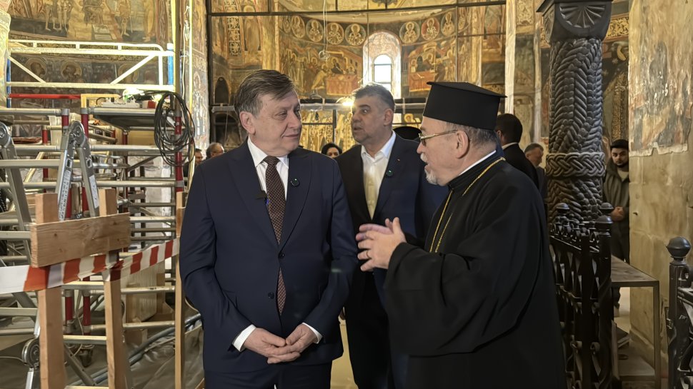 Crin Antonescu a ajuns la Suceava, iar prima oprire a fost la Mănăstirea „Sfântul Ioan cel Nou” de la Suceava 9443