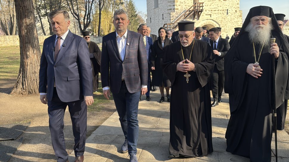 Crin Antonescu a ajuns la Suceava, iar prima oprire a fost la Mănăstirea „Sfântul Ioan cel Nou” de la Suceava 9444