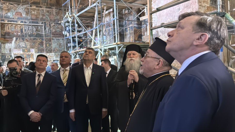 Crin Antonescu a ajuns la Suceava, iar prima oprire a fost la Mănăstirea „Sfântul Ioan cel Nou” de la Suceava 9448