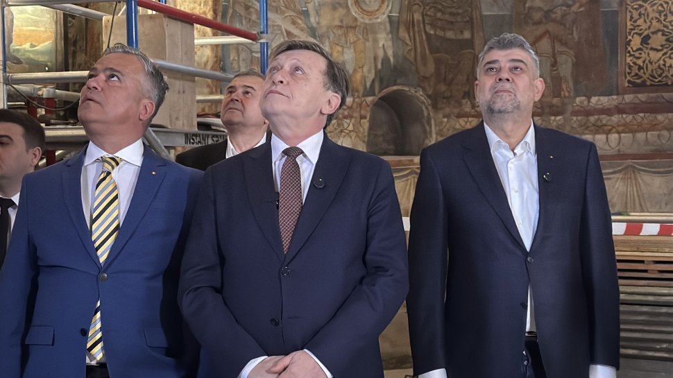 Crin Antonescu a ajuns la Suceava, iar prima oprire a fost la Mănăstirea „Sfântul Ioan cel Nou” de la Suceava 9449