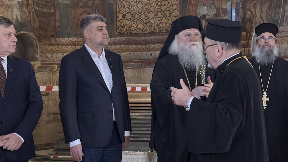 Crin Antonescu a ajuns la Suceava, iar prima oprire a fost la Mănăstirea „Sfântul Ioan cel Nou” de la Suceava 9450