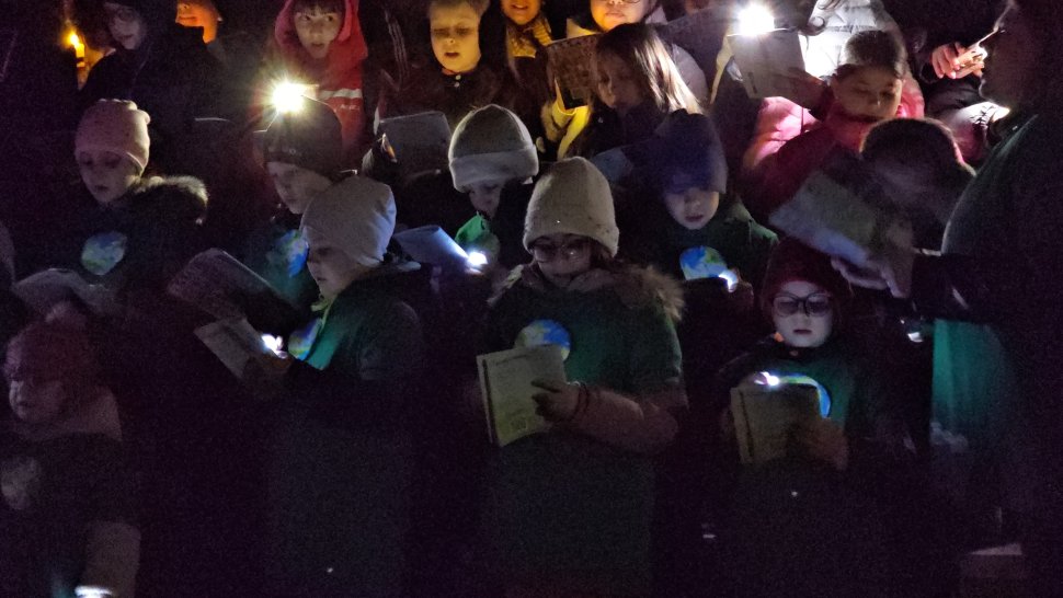 Sute de copii au celebrat sâmbătă seară Ora pământului la Suceava 9456