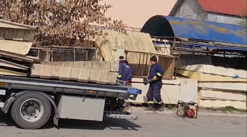 Curățenie de primăvară în Burdujeni: Tarabele degradate dispar 9526