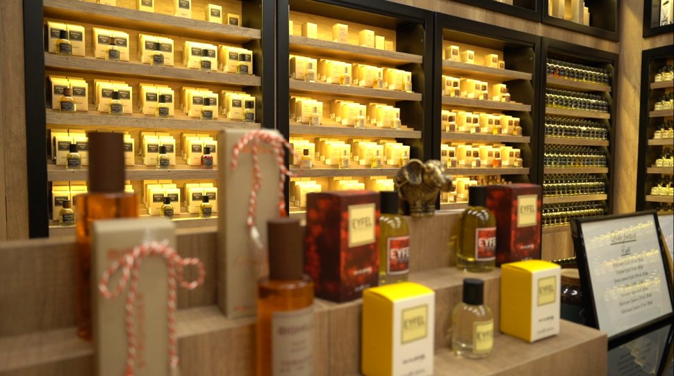 Parfumuri pentru iubire și vacanță, la Eyfel, în Iulius Mall Suceava 9529