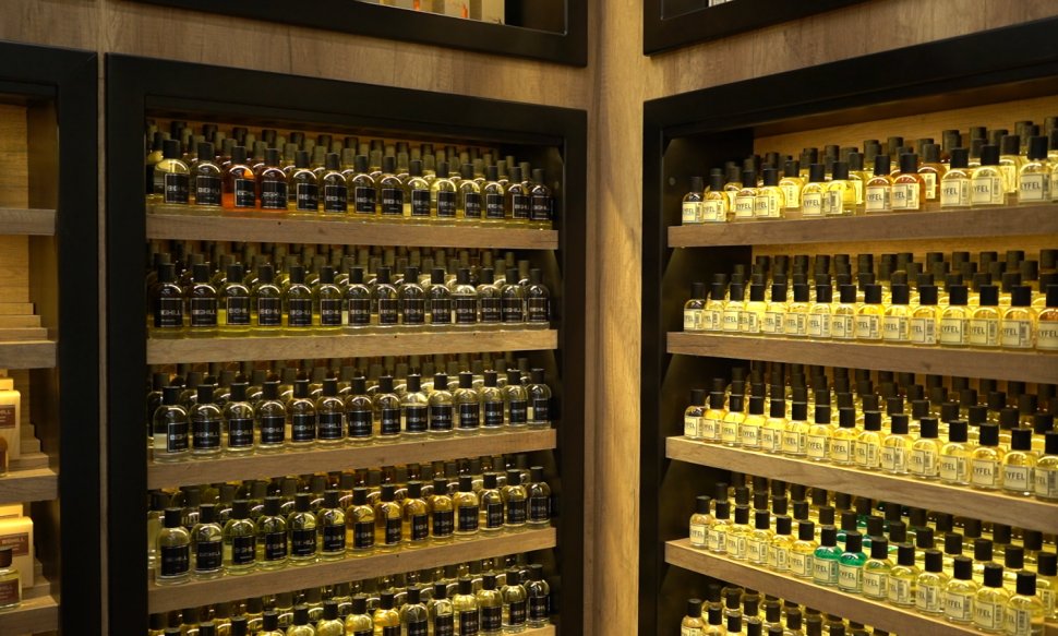 Parfumuri pentru iubire și vacanță, la Eyfel, în Iulius Mall Suceava 9531