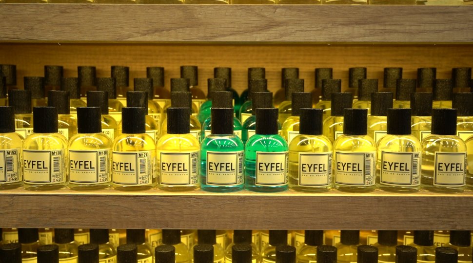 Parfumuri pentru iubire și vacanță, la Eyfel, în Iulius Mall Suceava 9532