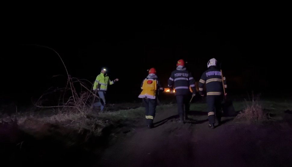 Incendiu de vegetație pe un câmp din Preutești 9569
