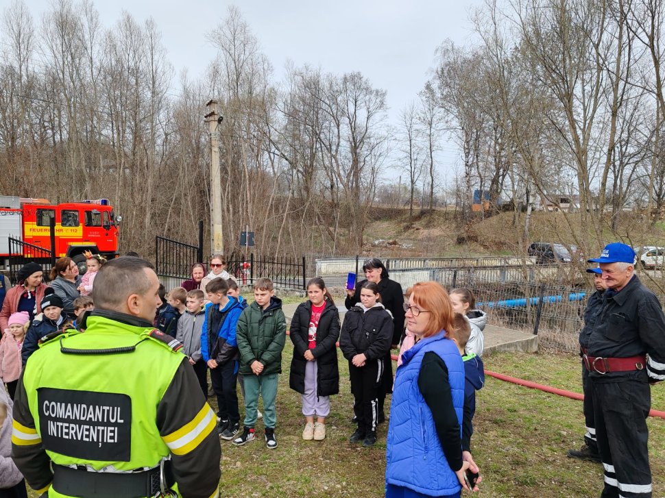 Exercițiu ISU la Școala Primară Săcuța din comuna Boroaia 9719