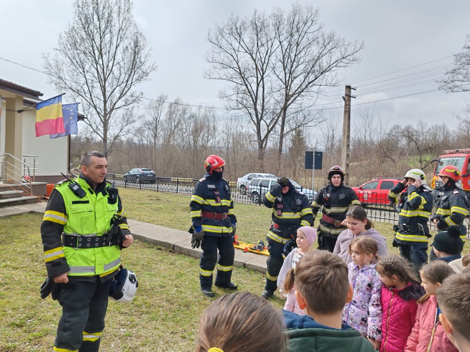 Exercițiu ISU la Școala Primară Săcuța din comuna Boroaia 9724