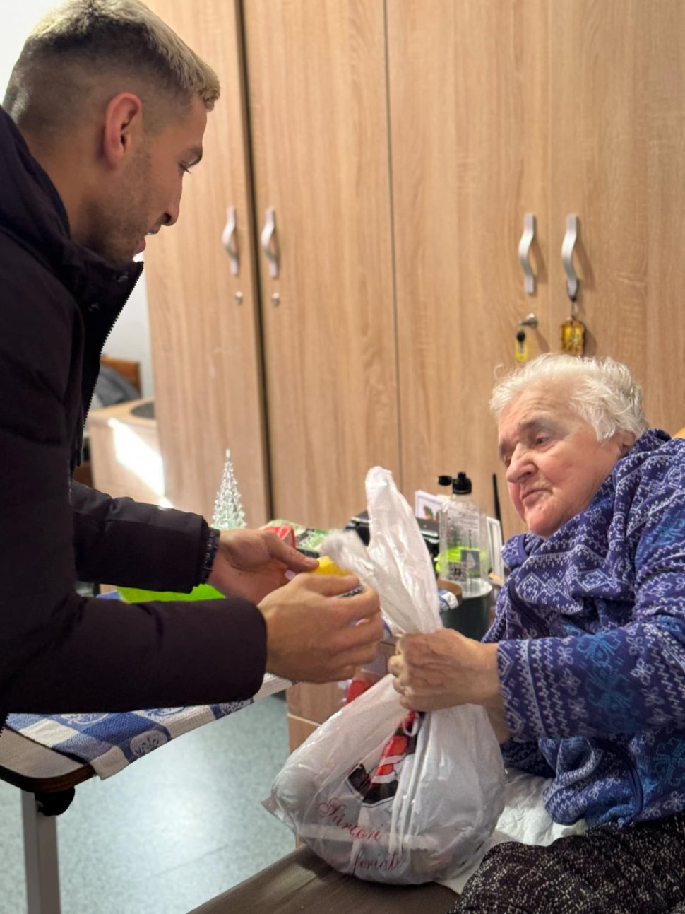 „Împreună aducem lumină în suflete”, campanie inițiată de un tânăr nemțean 9635