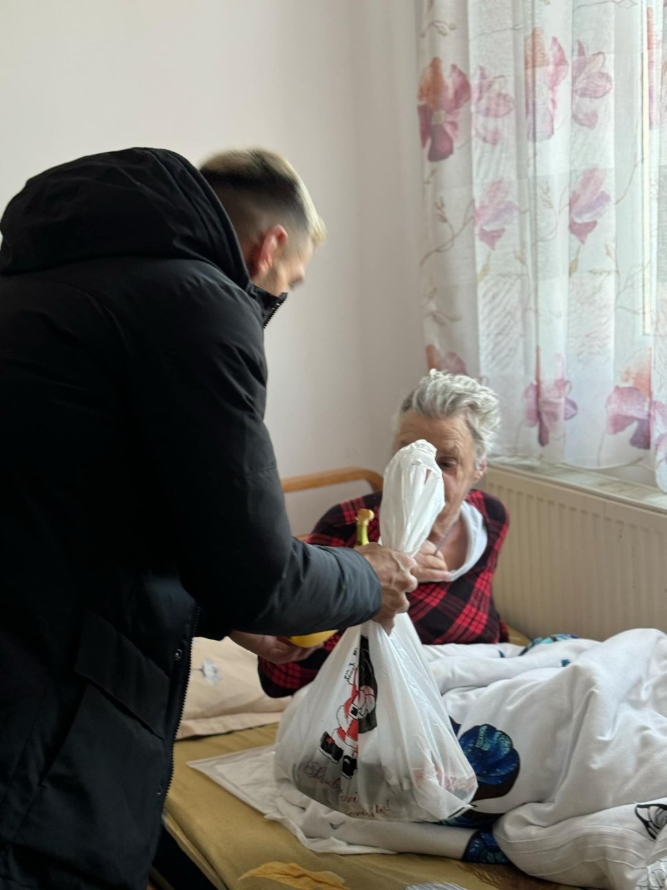 „Împreună aducem lumină în suflete”, campanie inițiată de un tânăr nemțean 9640