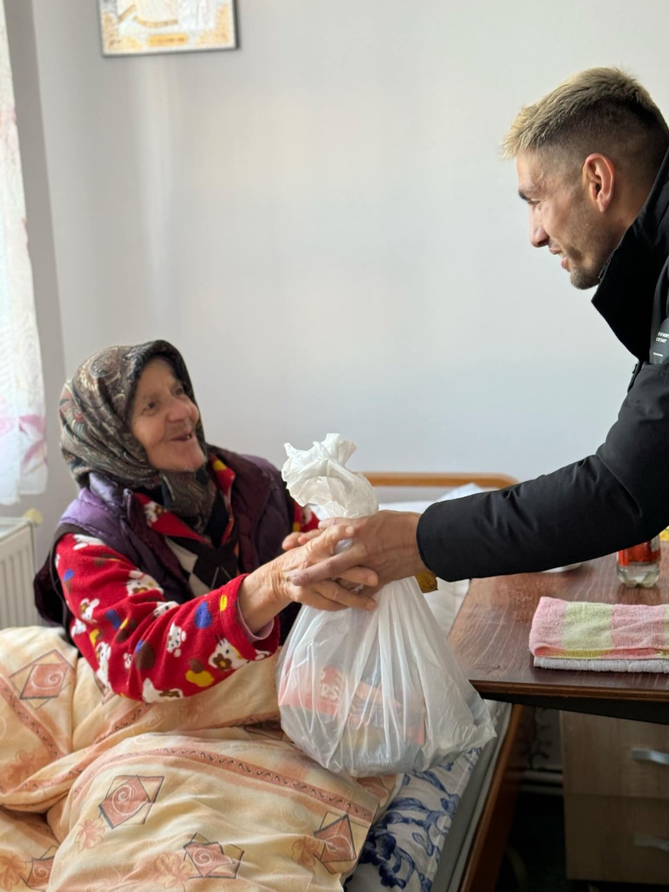 „Împreună aducem lumină în suflete”, campanie inițiată de un tânăr nemțean 9646