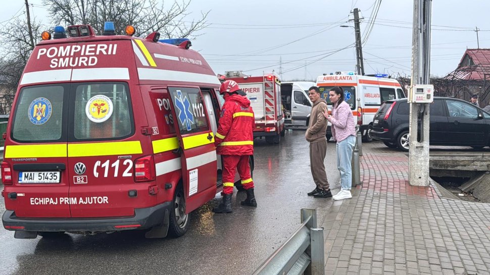 10 persoane implicate într-un accident produs între un microbuz și o mașină, la Fălticeni  9728