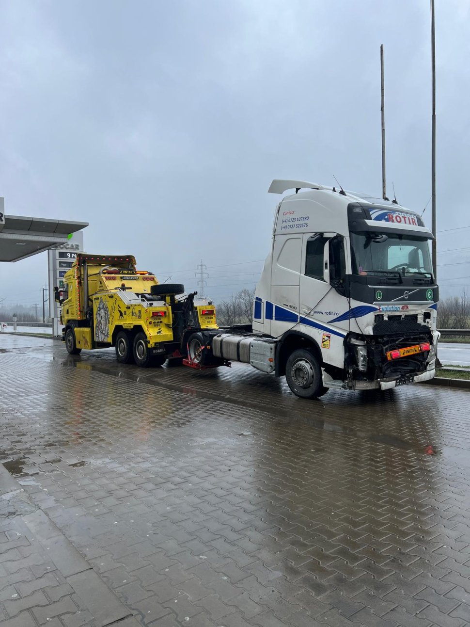 Impact frontal cu un tir, pe un drum din Vama  9738