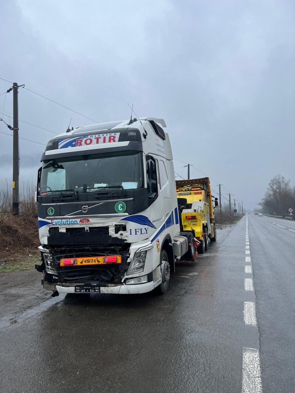 Impact frontal cu un tir, pe un drum din Vama  9740