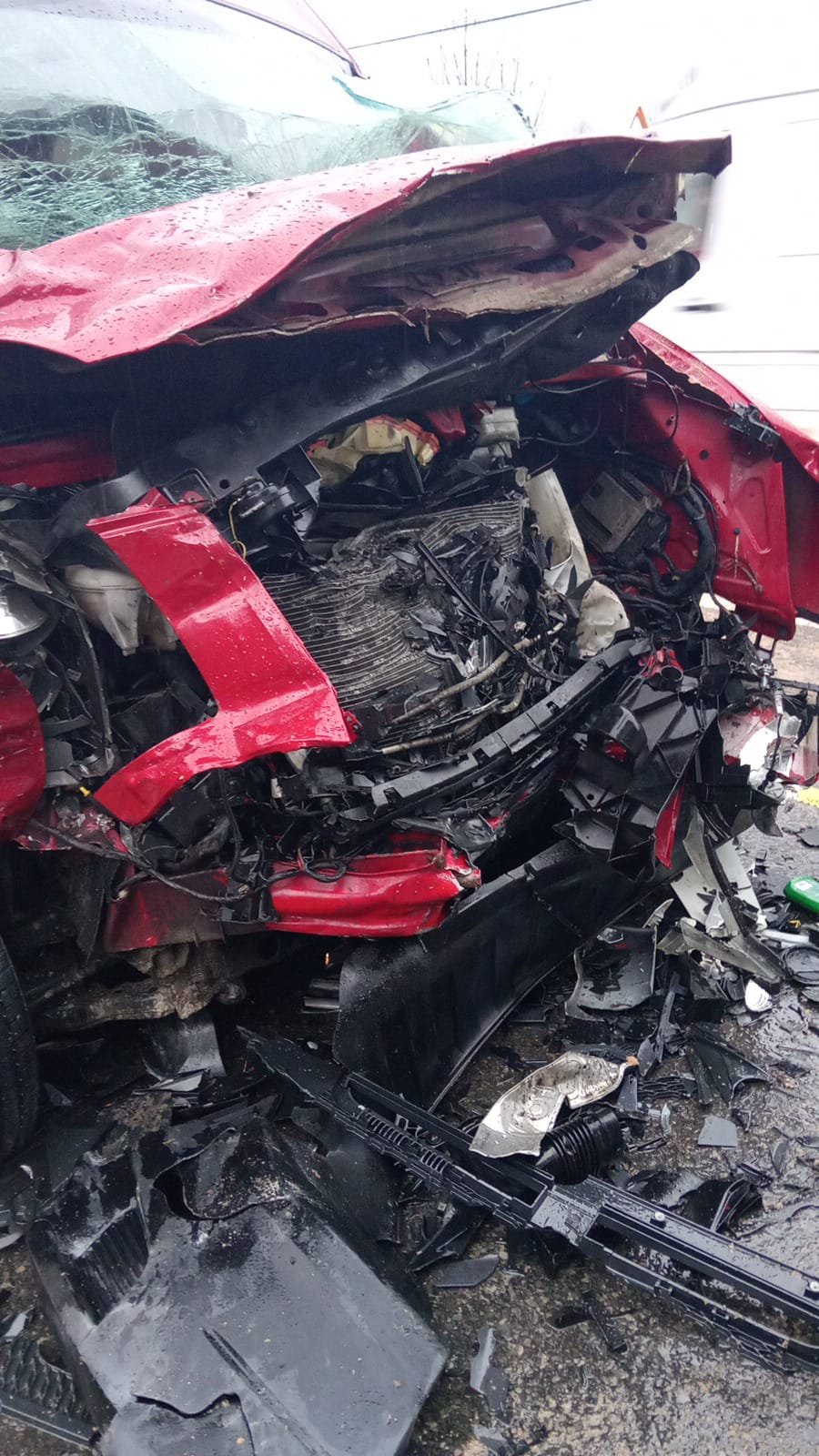 Impact frontal cu un tir, pe un drum din Vama  9741