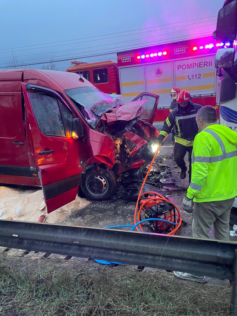 Impact frontal cu un tir, pe un drum din Vama  9744