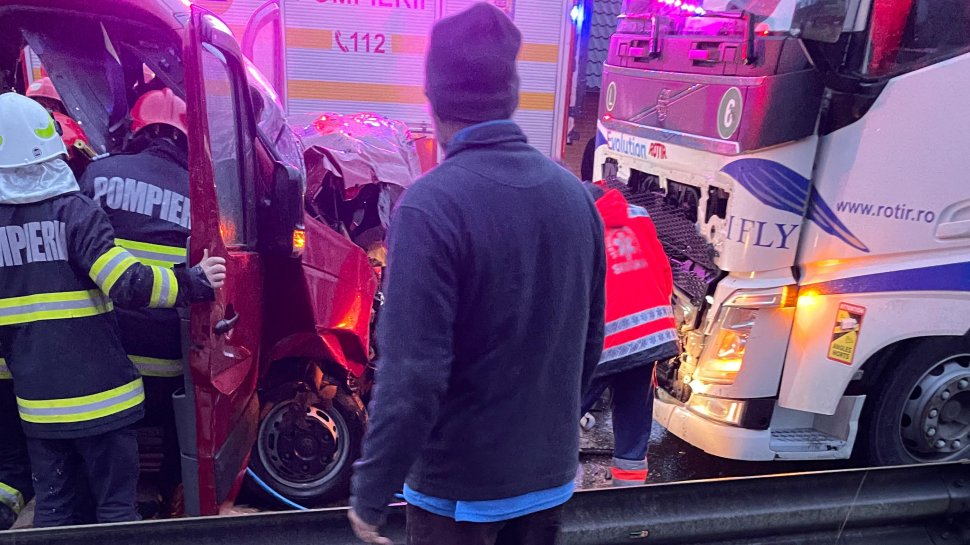 Impact frontal cu un tir, pe un drum din Vama  9750