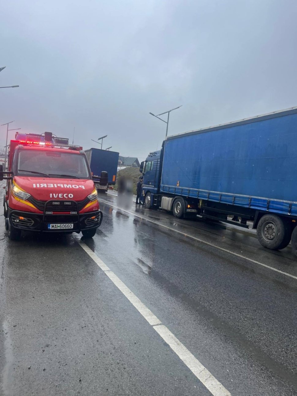 Trafic îngreunat pe centura ocolitoare a sucevei după ce două tiruri s-au ciocnit  9774