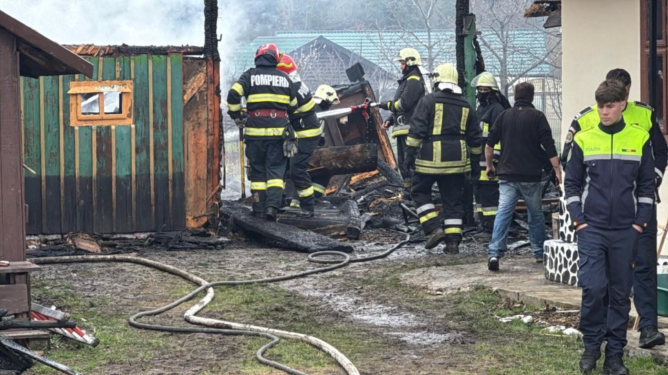 Flăcări izbucnite în gospodăria unui vârstnic din Mălini 9836