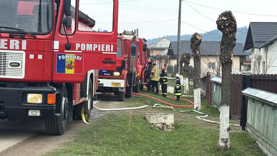 Flăcări izbucnite în gospodăria unui vârstnic din Mălini 9839