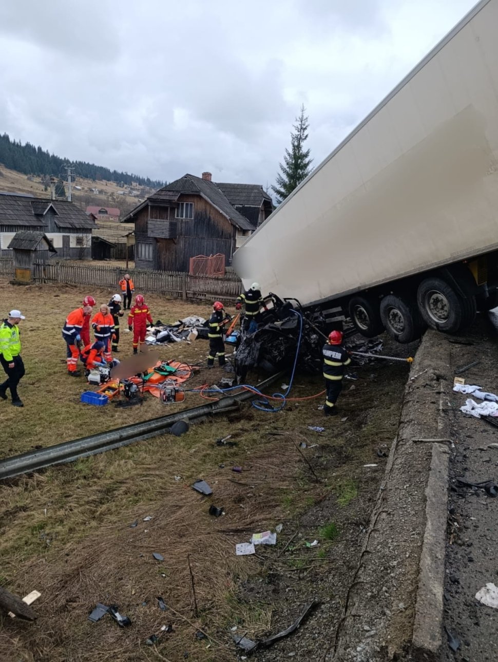 Bărbat decedat într-un accident grav produs între un autoturism și un tir 9863