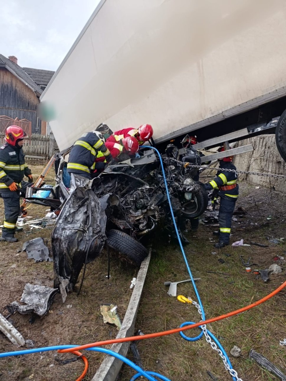 Bărbat decedat într-un accident grav produs între un autoturism și un tir 9864