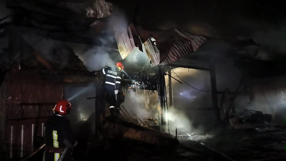 Intervenție cu 7 autospeciale la un incendiu puternic în Arbore 9906