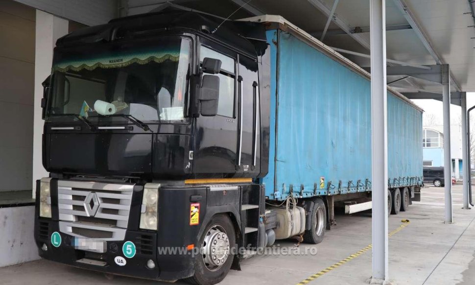 Captură uriașă la frontiera cu Ucraina: peste 130.000 de pachete de țigări confiscate 9908