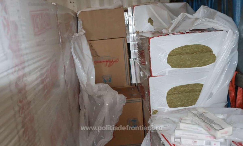 Captură uriașă la frontiera cu Ucraina: peste 130.000 de pachete de țigări confiscate 9909