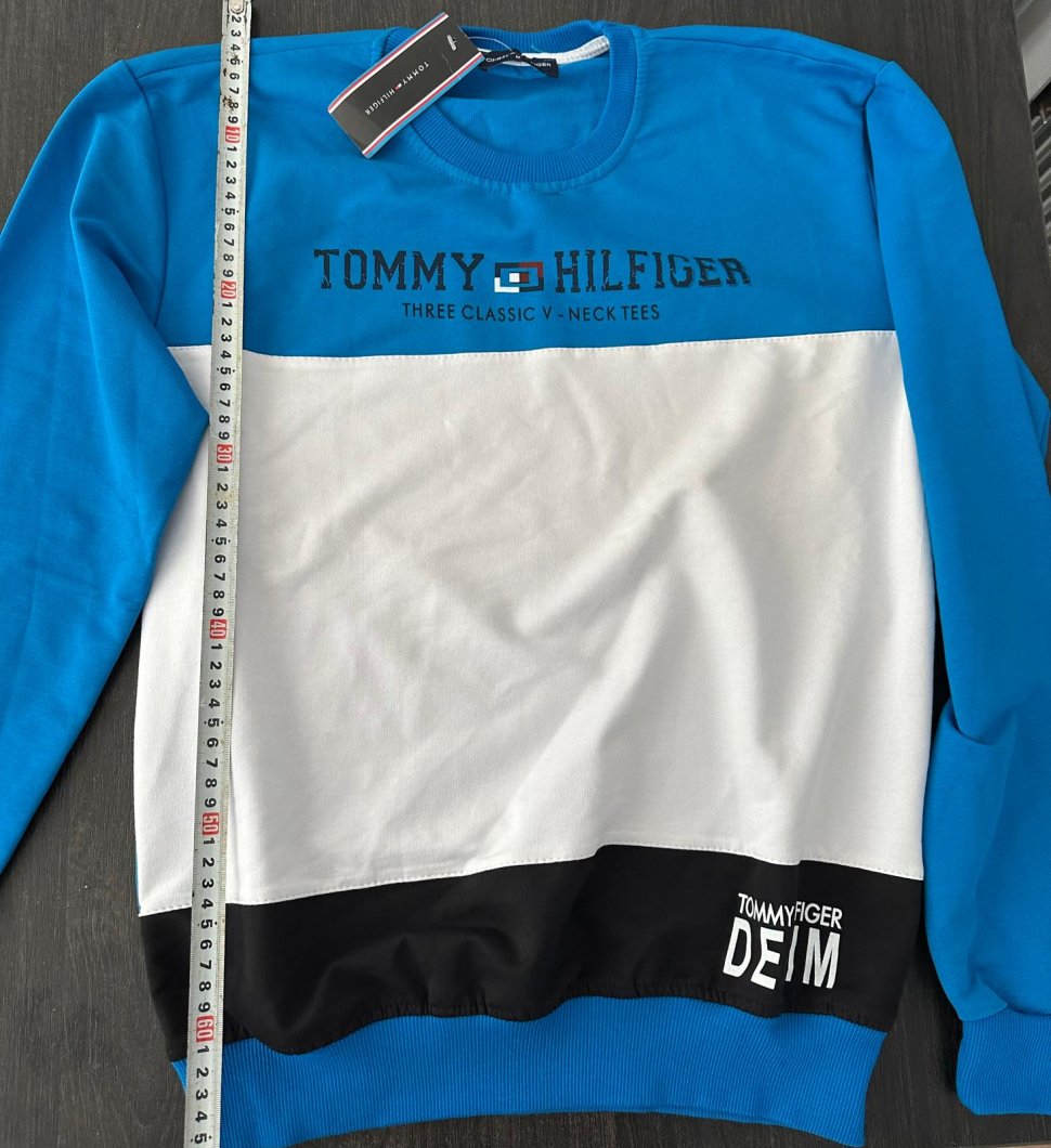 Comercianți de parfumuri și haine contrafăcute, prinși în piața din Vicovu de Sus 9918