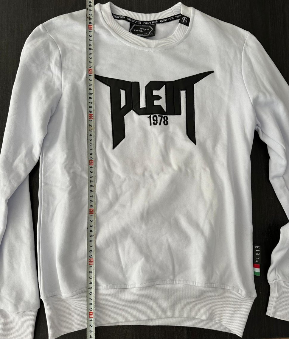 Comercianți de parfumuri și haine contrafăcute, prinși în piața din Vicovu de Sus 9919