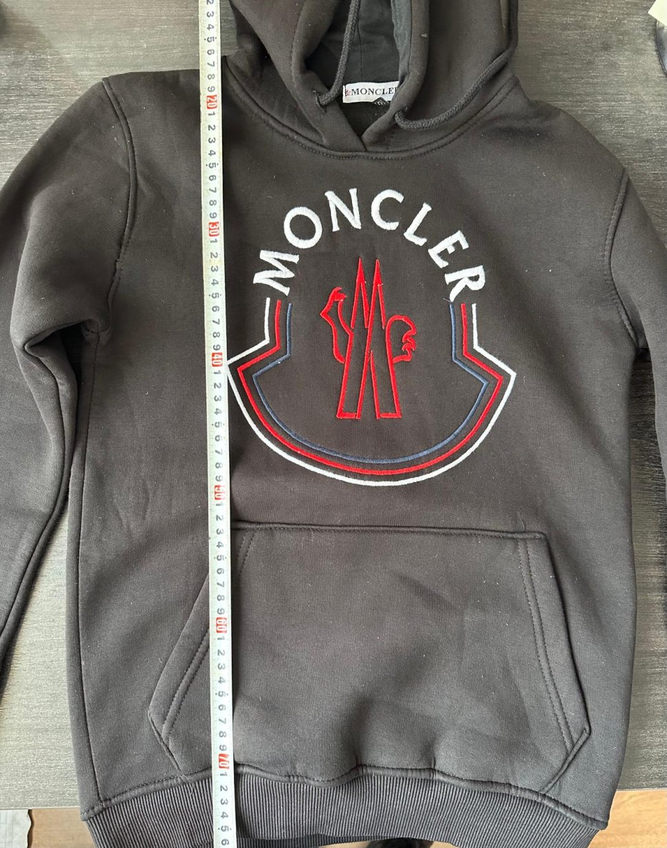 Comercianți de parfumuri și haine contrafăcute, prinși în piața din Vicovu de Sus 9920