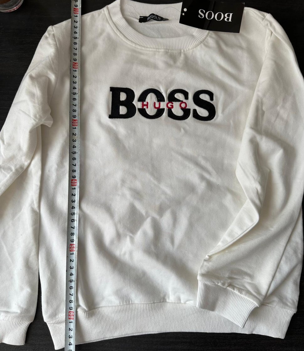 Comercianți de parfumuri și haine contrafăcute, prinși în piața din Vicovu de Sus 9922